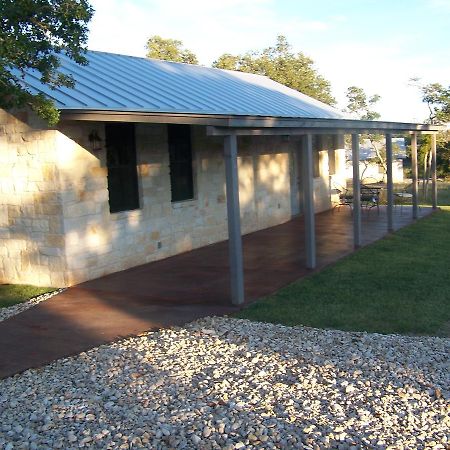 Breezy Hills Cottages - Hill Top Cottage Fredericksburg Bagian luar foto