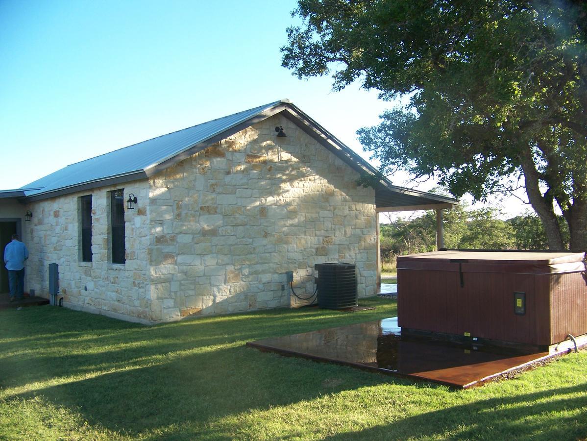 Breezy Hills Cottages - Hill Top Cottage Fredericksburg Bagian luar foto