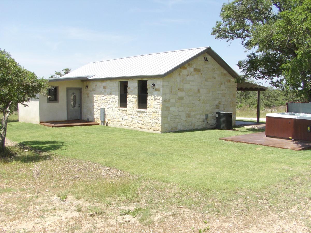 Breezy Hills Cottages - Hill Top Cottage Fredericksburg Bagian luar foto